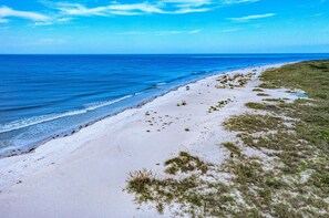 Beach nearby, sun loungers, beach towels