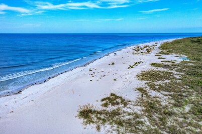 Updated Villa Condo -Steps to Beautiful White-Sand Beach