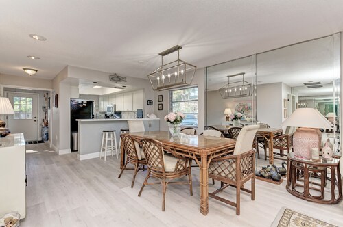 Updated Villa Condo -Steps to Beautiful White-Sand Beach