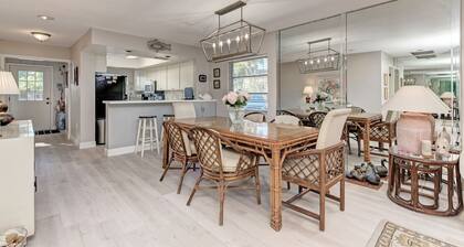 Updated Villa Condo -Steps to Beautiful White-Sand Beach