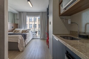 1 bedroom, free WiFi, bed sheets - Complete studio at 10mts subway Luz (São Paulo)