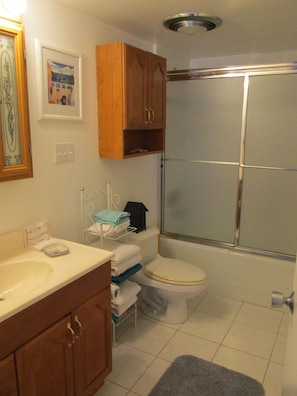 Combined shower/bathtub, hair dryer, towels, soap
