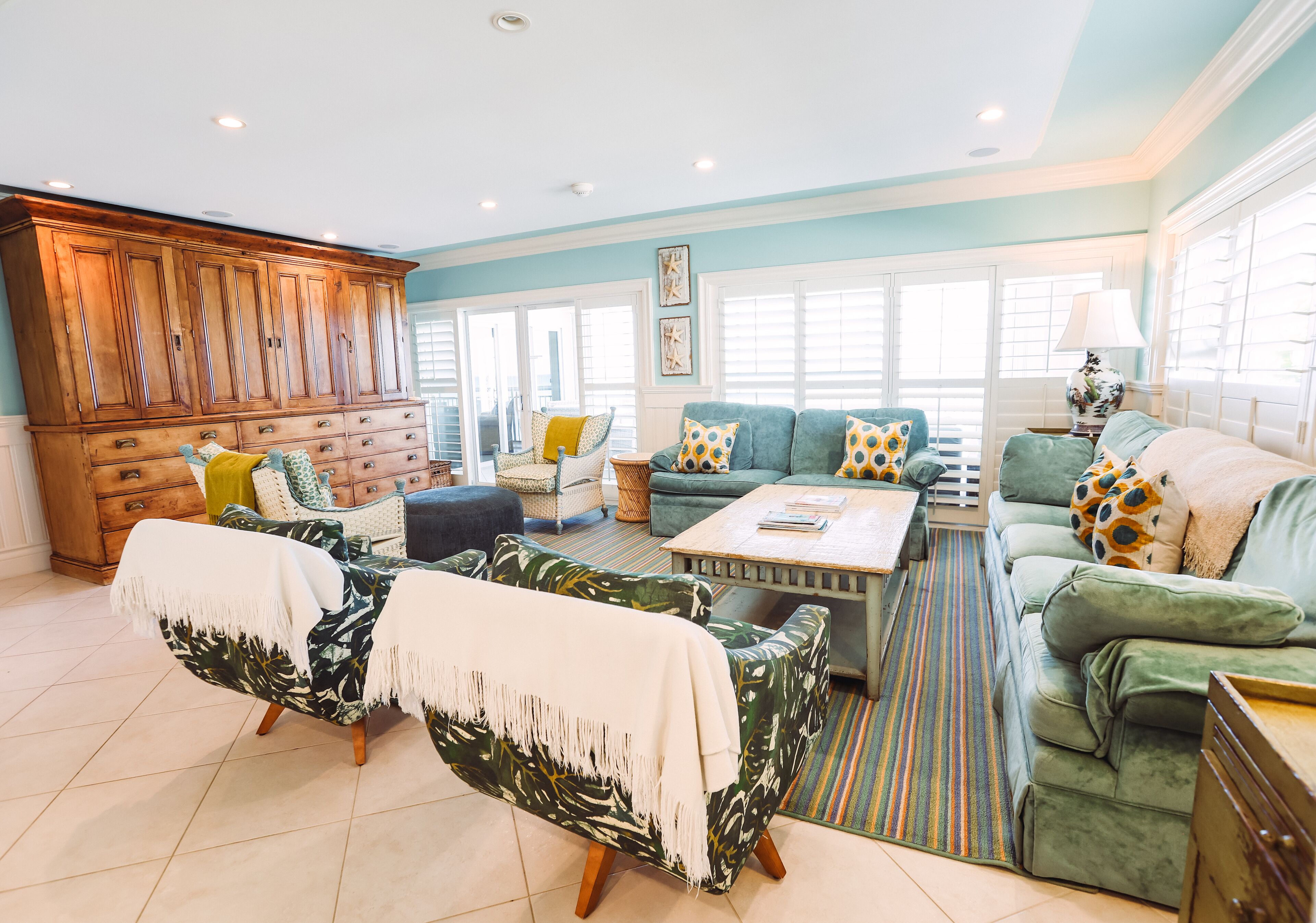 Smart TV, DVD player, stereo