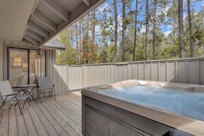 Terrace/patio - AC, bikes, Hot tub, Luxury, recently renovated (Sunriver)
