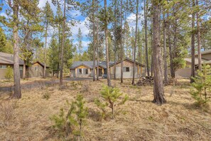 Exterior - AC, bikes, Hot tub, Luxury, recently renovated (Sunriver)