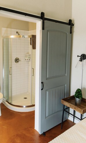 Dusche, Handtücher, Seife, Shampoo
