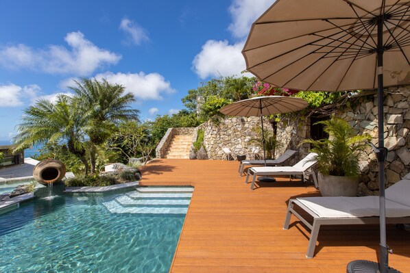 Außenpool, Liegestühle