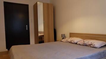 2 chambres, fer et planche à repasser, lit parapluie, Wi-Fi gratuit