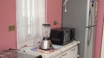 Fridge, microwave, oven, coffee/tea maker