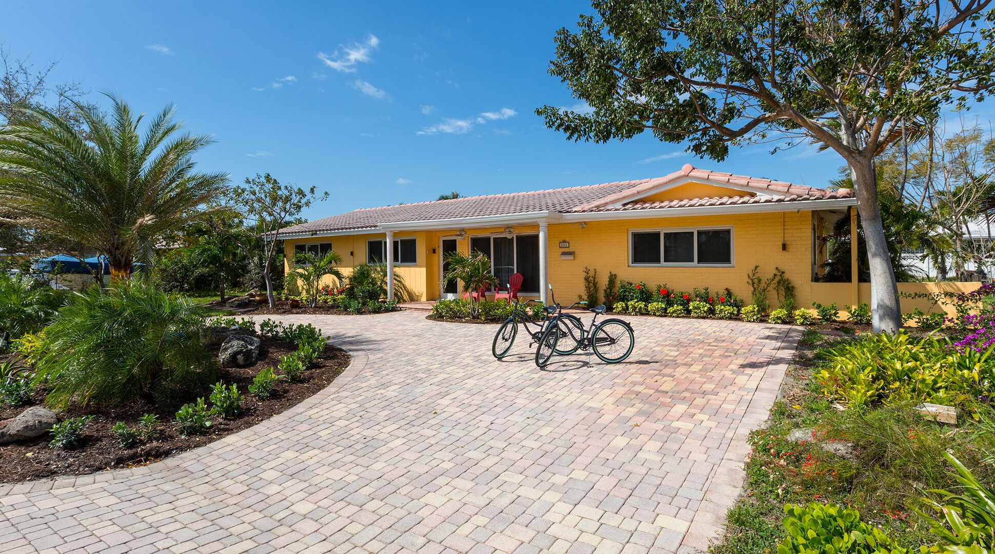 Stunning 5Bedroom Home on Huge Lot with Heated Pool Near Beach