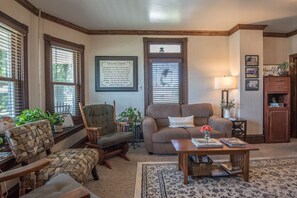 Basic Room | Living area