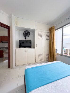 Standard Apartment (405) | 2 bedrooms, in-room safe, blackout drapes, free WiFi