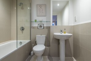 Ensemble douche/baignoire, articles de toilette écologiques