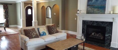 Télévision, cheminée