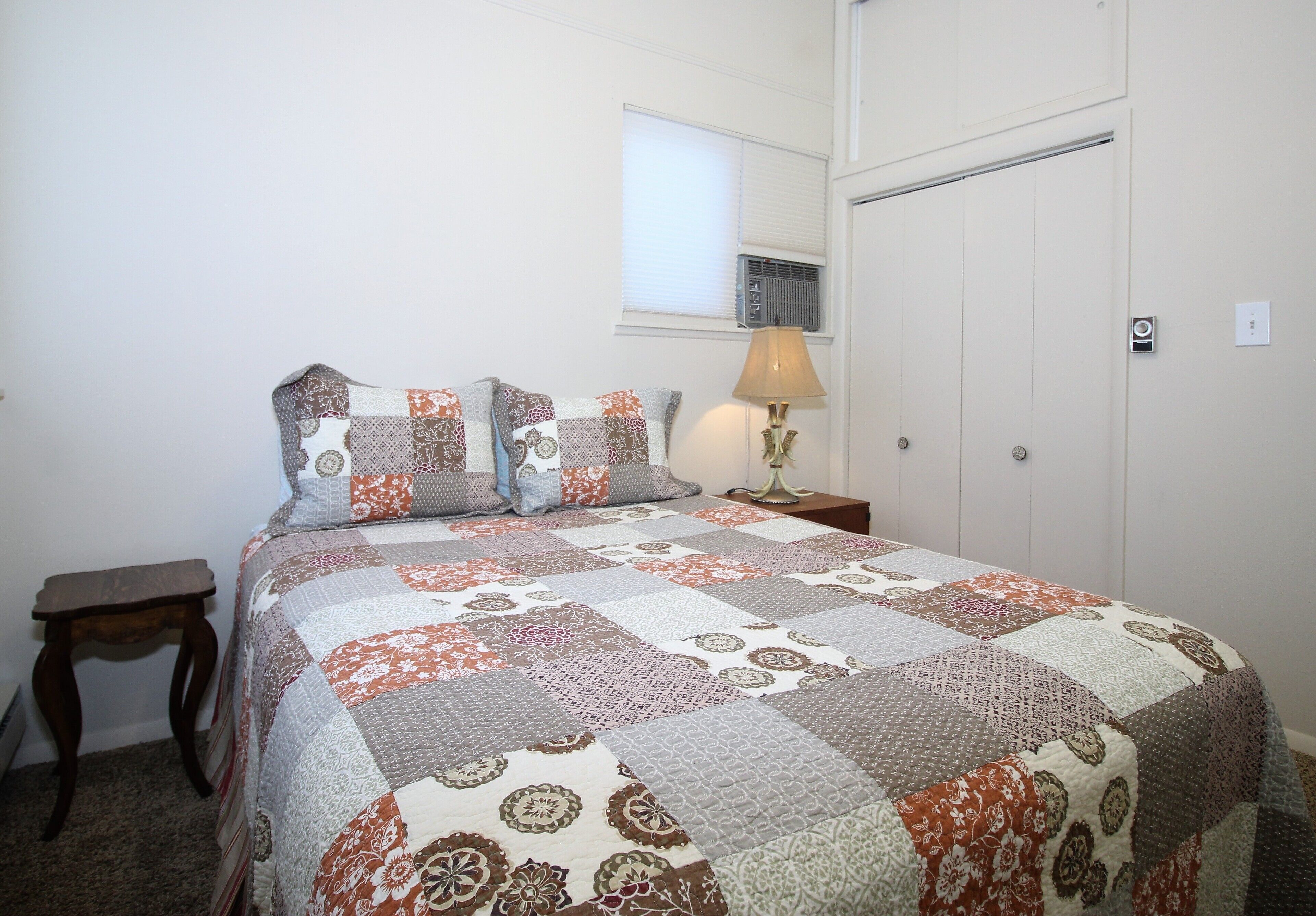 2 chambres, fer et planche à repasser, Wi-Fi gratuit, draps fournis