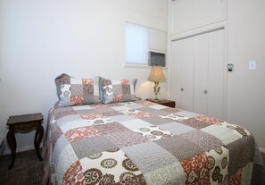 2 عدّة غرف نوم ومكواة/لوح كي وواي فاي مجانًا وملاءات أسرّة