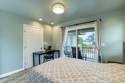 Ocean Breeze Inn 1 Queen's  Bed, 1 Full Bath, Private Entry and Private Balcony