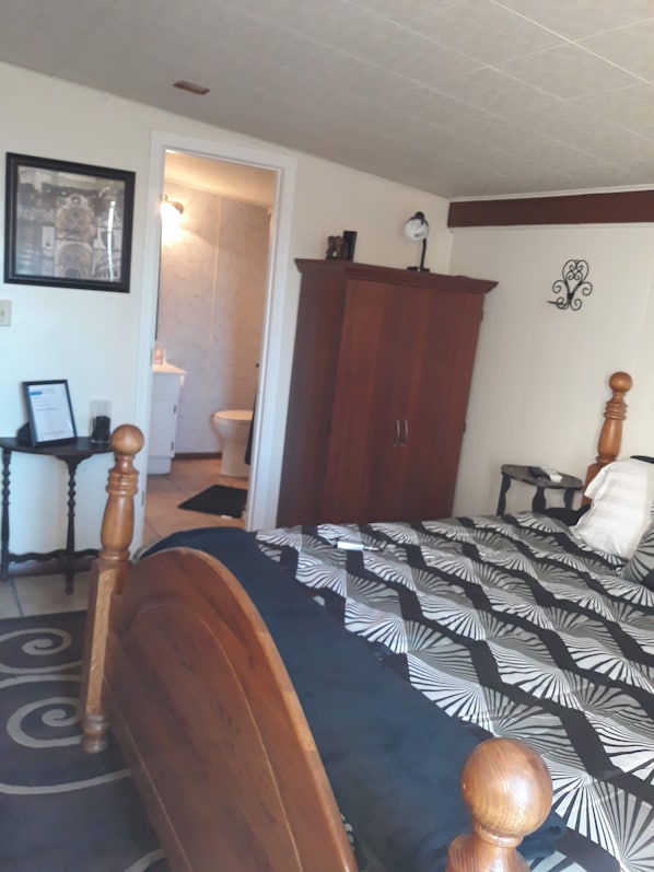 1 bedroom, iron/ironing board, WiFi, bed sheets