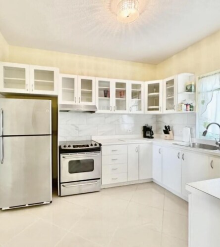 Simby D'lo A Presidential House Spectacular View.Pack up your luggage n move in.