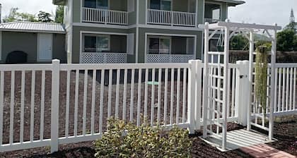 Ocean Breeze Inn 1 Queen Bed, 1 Full Bath, Private Balcony and Private Entrance