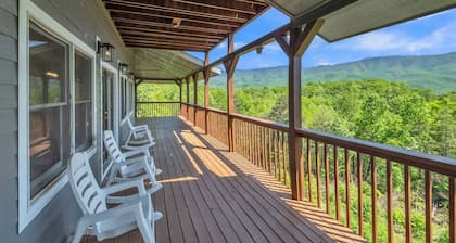 Valkoinen talo - 8 BD kauniilla vuoren huippumökillä