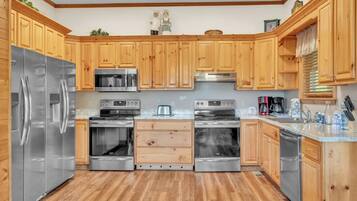 Fridge, microwave, stovetop, dishwasher