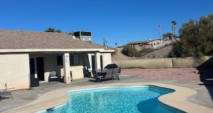 3 Bed / 2 kylpy-allaskoti lähellä keskustaa ja Havasun osavaltion puistoa