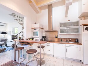 Refrigerador, microondas, horno y lavavajillas 