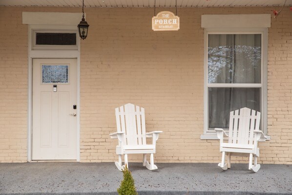 Exterior detail - The Haven by Concord Sun Properties (PRIVATE 5BR, 2BA) (Paducah)