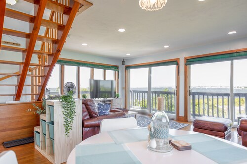 Cozy Beach House with 270° Spectacular Views