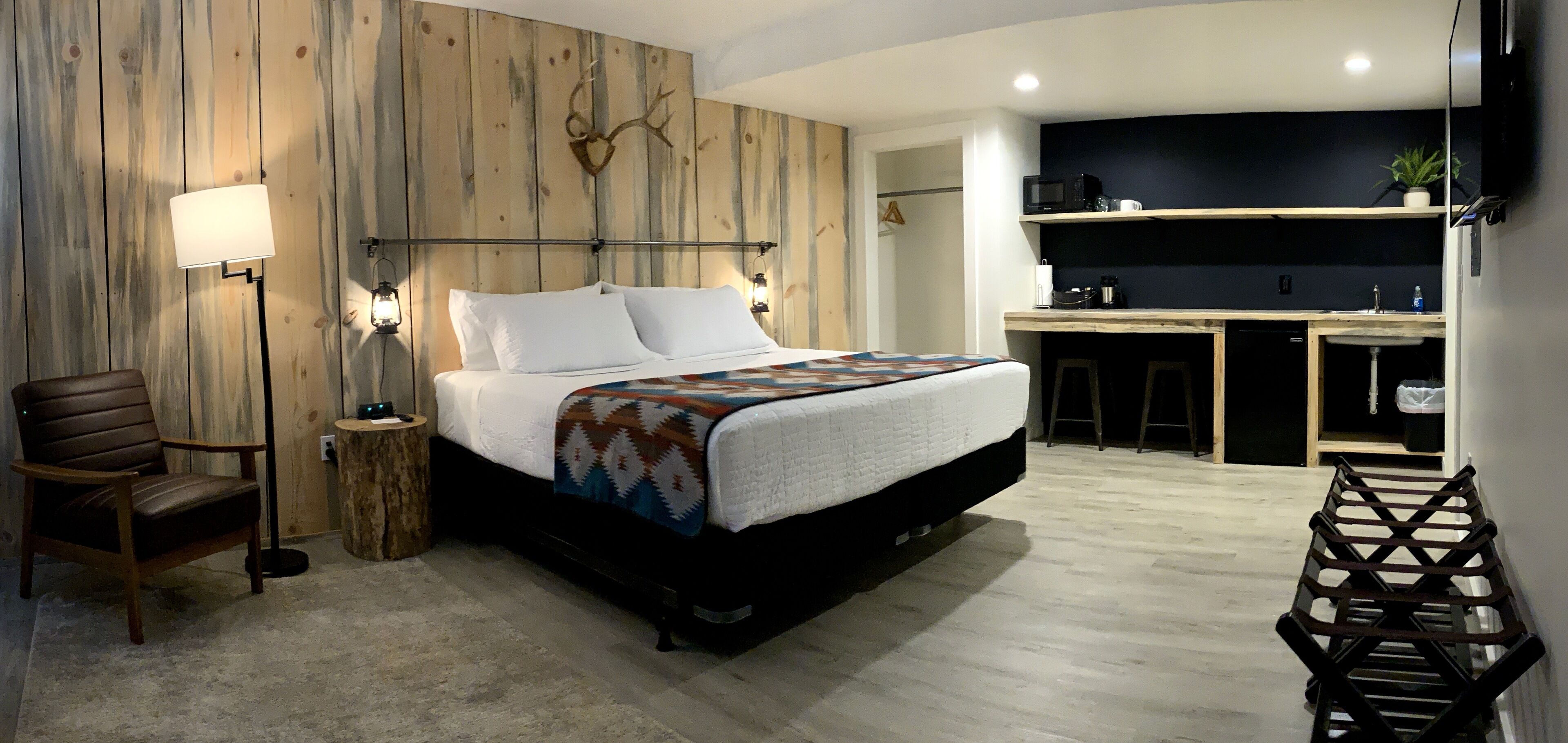 Deluxe King Kitchenette | Premium bedding, pillowtop beds, blackout drapes, free WiFi