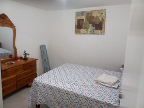 1 soverom, safe på rommet, strykejern/-brett og wi-fi (inkludert)