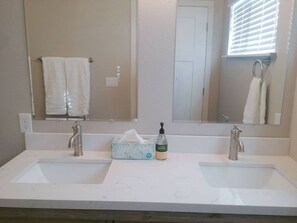 Combined shower/bathtub, hair dryer, towels, soap