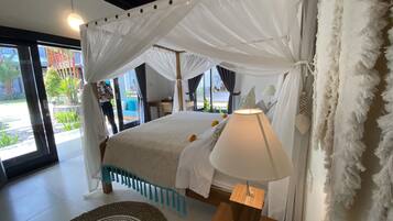 Desk, laptop workspace, free WiFi, bed sheets