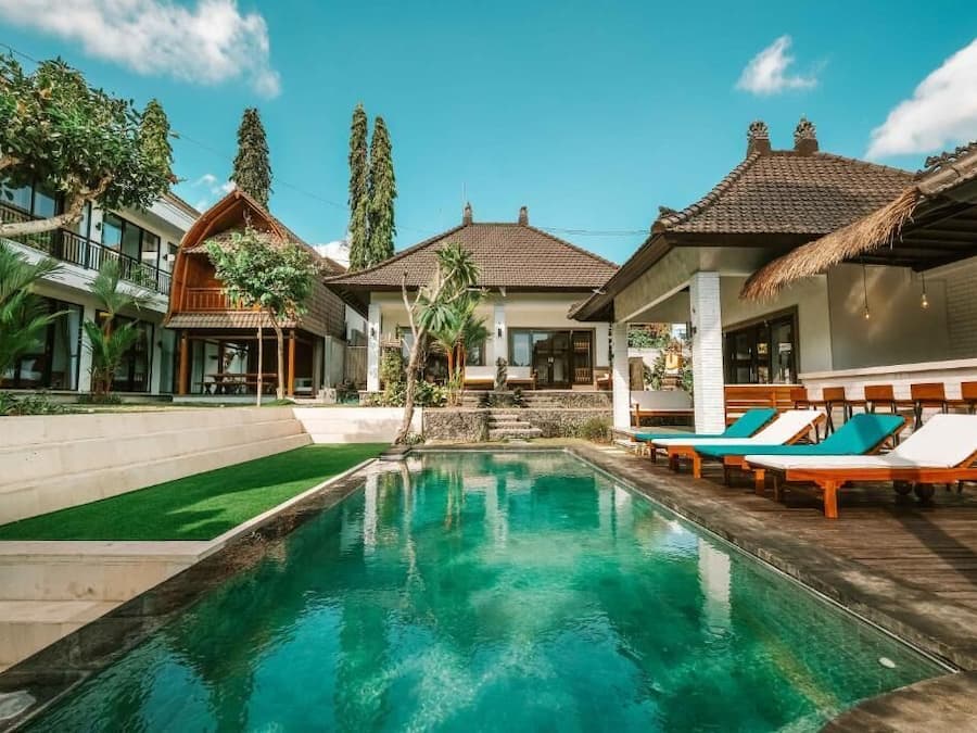 Outdoor pool, sun loungers