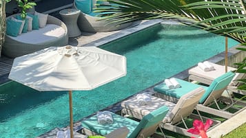 Outdoor pool, sun loungers