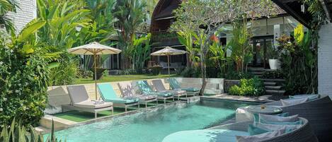 Outdoor pool, pool loungers