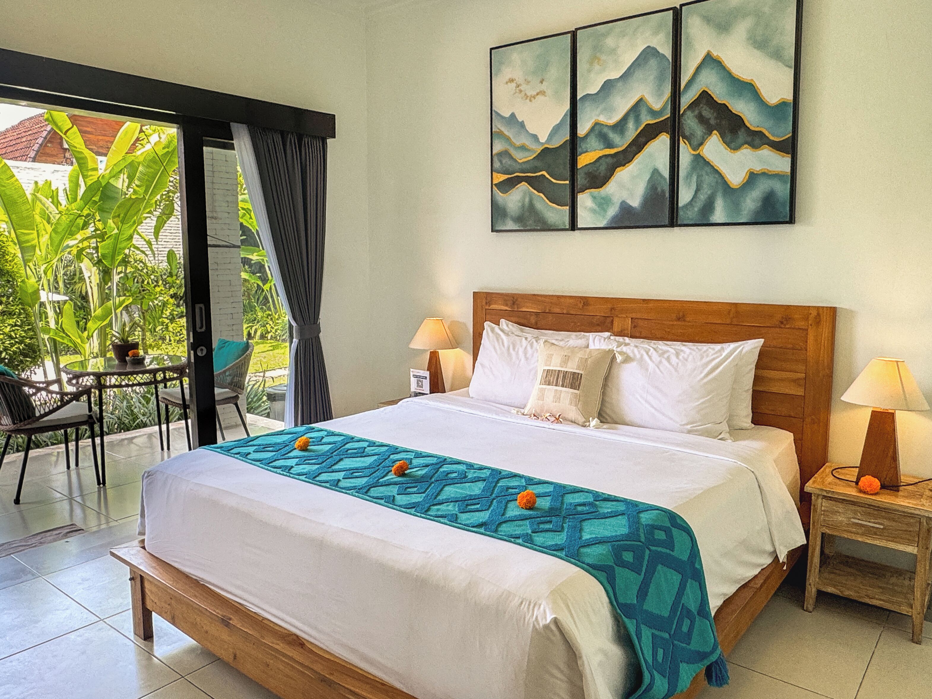 King Room | Skrivebord, skrivebord for bærbar PC, wi-fi (inkludert) og sengetøy