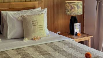 Bungalow with Garden View | Desk, laptop workspace, free WiFi, bed sheets