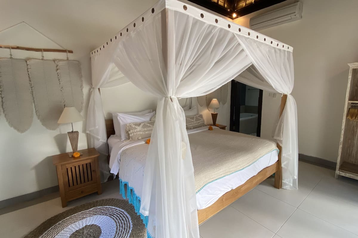 Desk, laptop workspace, free WiFi, bed sheets