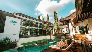 Outdoor pool, sun loungers
