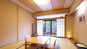 A traditional Japanese room with tatami flooring, a low wooden table, and sliding shoji doors. - Yugawara Chiyodasou (Yugawara)