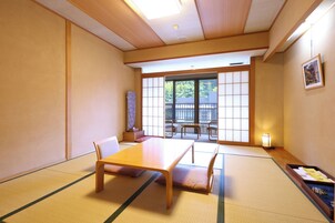 Japanese Style Quadruple Room, Non Smoking | In-room safe, laptop workspace, blackout drapes, free WiFi
