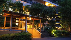 A traditional Japanese building with a pagoda, a covered walkway, and a staircase leading to the entrance. - Yugawara Chiyodasou (Yugawara)