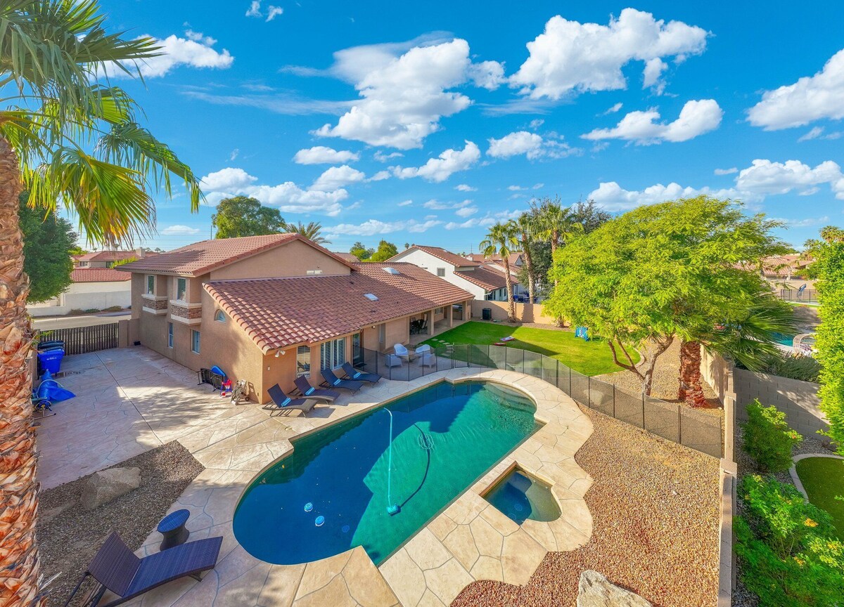 LARGE Scottsdale Getaway! Heated Pool, Spa & Yard