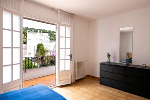 2 bedrooms, iron/ironing board