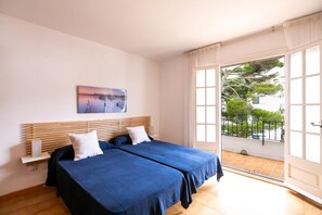 2 slaapkamers, een strijkplank/strijkijzer