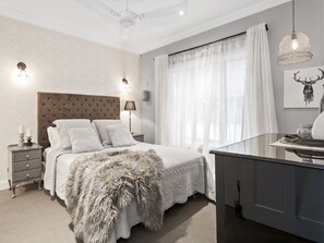 3 chambres, fer et planche à repasser, Wi-Fi gratuit, draps fournis