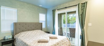 Ocean Breeze Inn 2 Bedroom, 3 Full Bathroom, 1 Kitchen Apartment