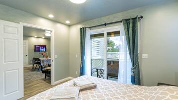 2 bedrooms, desk, iron/ironing board, free WiFi